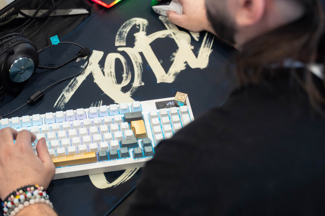 Le tapis en situation avec clavier et souris lors d&